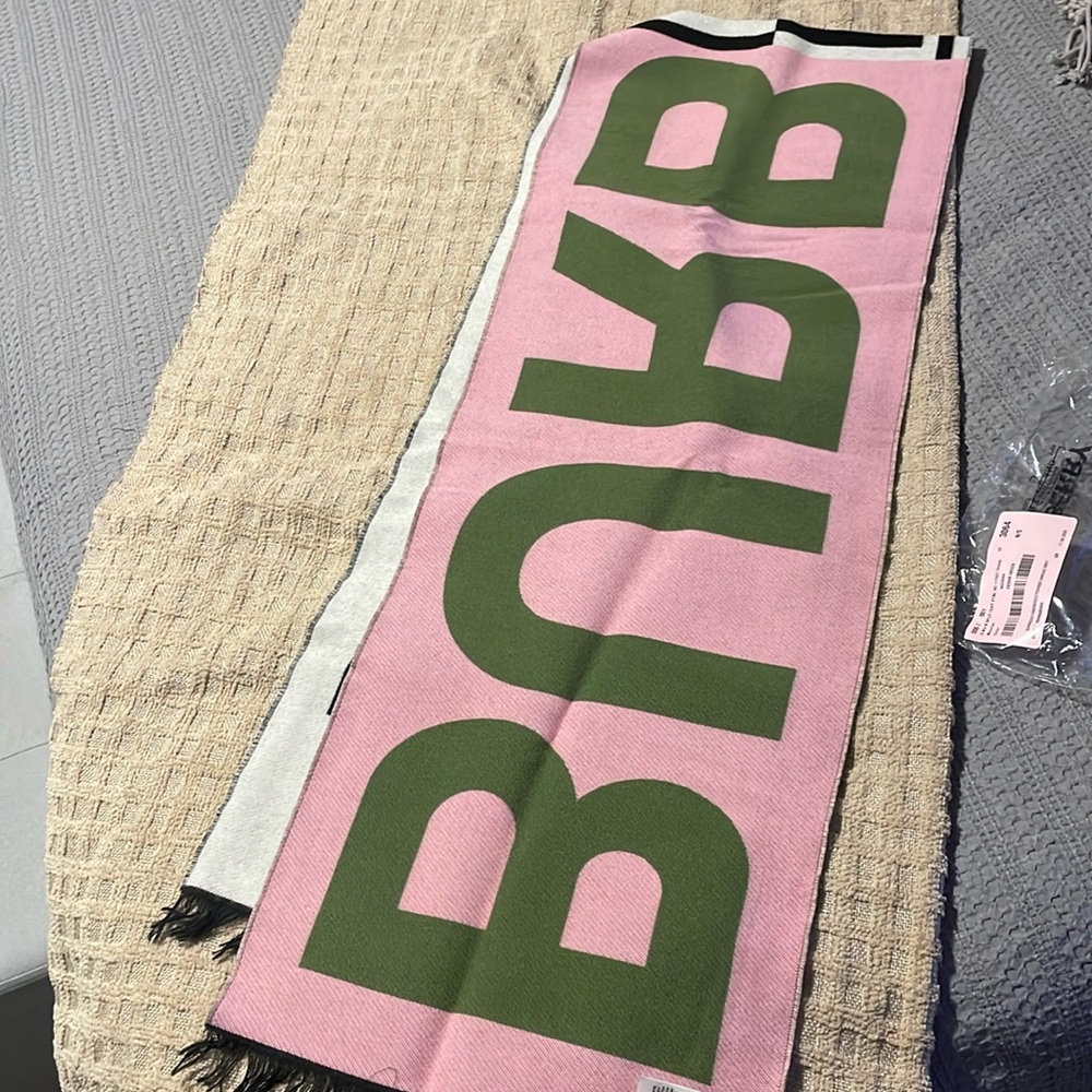 New unused Burberry Scarf
